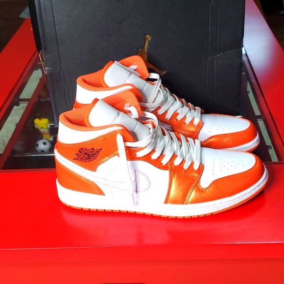 Air Jordan 1 (Metallic Orange) - Picture 2 of 7